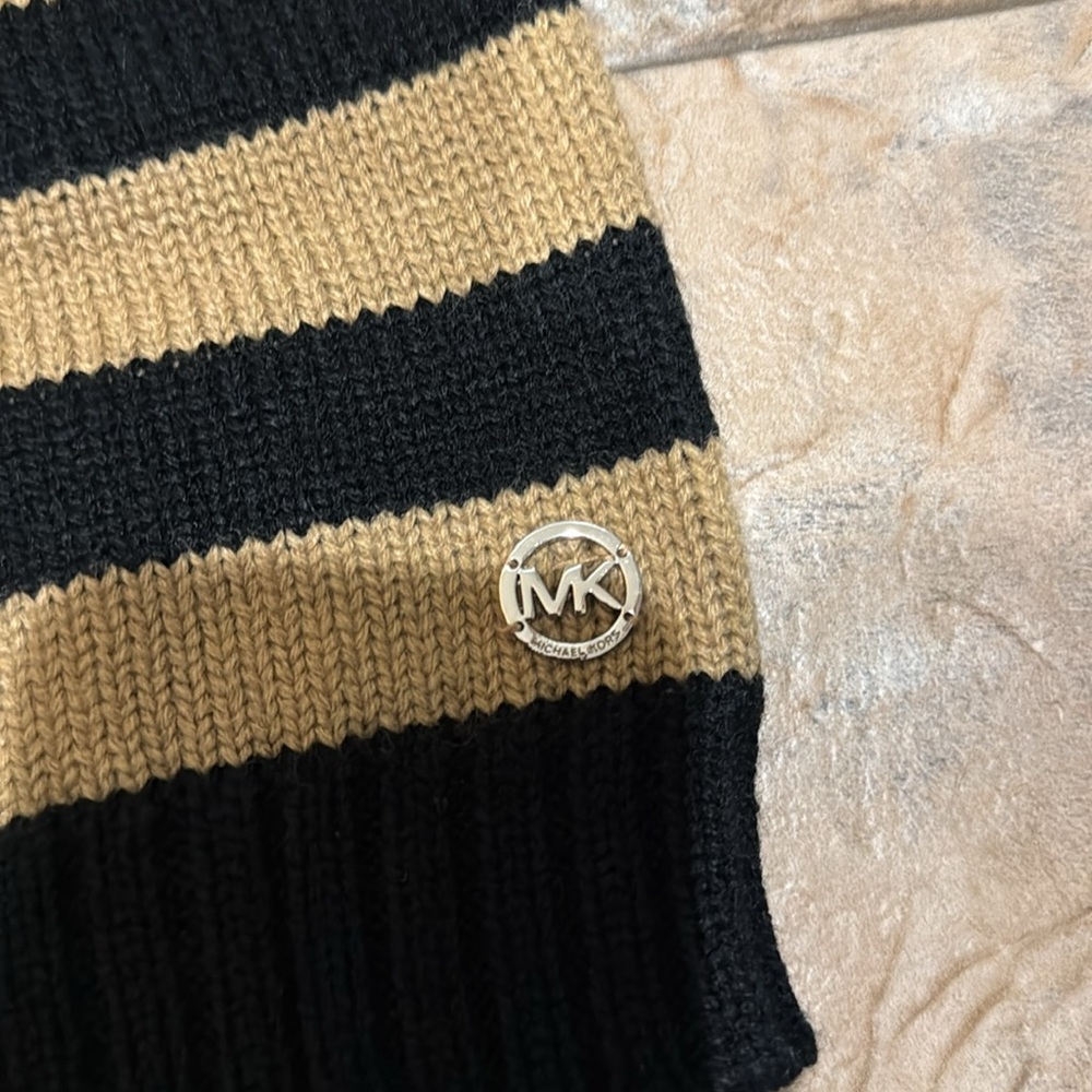 Michael Kors Hat - Picture 2 of 3